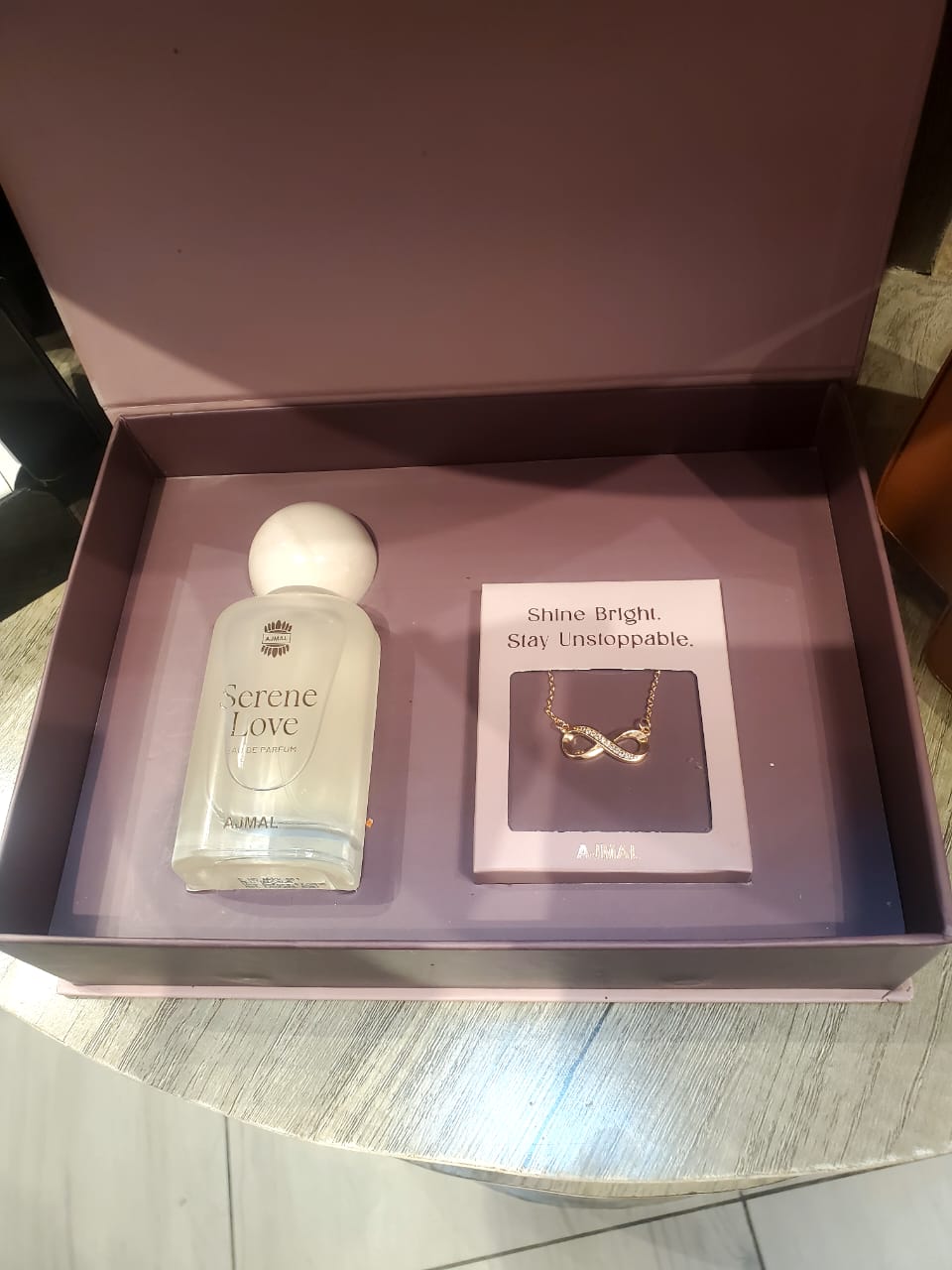 Serene Love & Chain Box